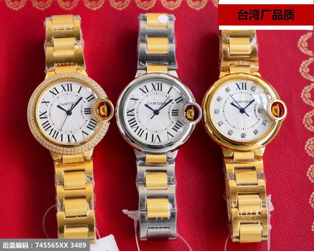 Taiwan factory blue balloon V12 version, 28-42 size combination picture, look for the bottom cover code 745565xx3489), this series of watches is famous for its delicate style and elegant style in the Cartier watchmaking industry. Of course, this watch must have such characteristics. The color of the stainless steel case makes the watch as light as a balloon, and the blue crown seems to have disobediently deviated from the original planned trajectory, like a playful couple. The Roman numerals on the dial look retro and deep, decorated with guilloche patterns and sword-shaped hands. The entire watch gives people a delicate and considerate feel. Isn’t this what couples need? Built-in: Japan's Citizen fully automatic machine, also with Swiss quartz, water drop (fish eye bubble) sapphire glass mirror, highly waterproof, burnt steel blue pointer color, curvature shape of the crown
