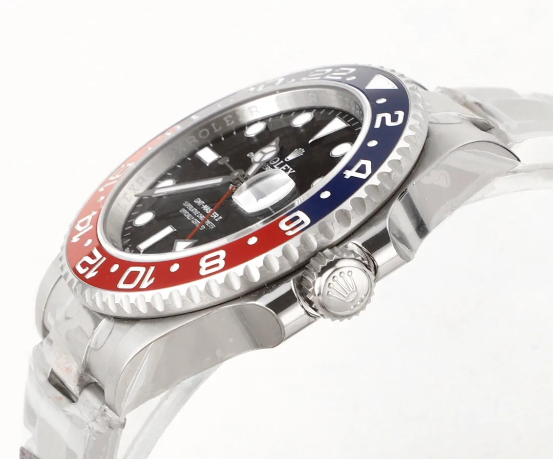 Factory C made a major breakthrough and recreated the pinnacle of the Rolex GMT-Master (Coca-Cola) one-piece red and blue ceramic ring. 🎮RK5 is the only ceramic ring in the market that is comparable to the color of the genuine product. It is shockingly launched. The steel is made of authentic imported 904L raw materials, forged and polished, and is equipped with the 3186/3285 all-in-one fully automatic mechanical movement, which is consistent with the original product. It has accurate and stable travel time. Professional testing and inspection, zero repairs! 🎮 Genuine consistent GMT needle on the second layer and quick time adjustment to adjust the calendar, 40mm, 904L steel case bracelet, sapphire mirror, super luminous, two-way ceramic rotating bezel, folding buckle. Please look for the exclusive high-end quality code: NV126688, exclusive Huan logo. Welcome to reprint! (Comes with the same screwdriver as pictured/Same day shipping)