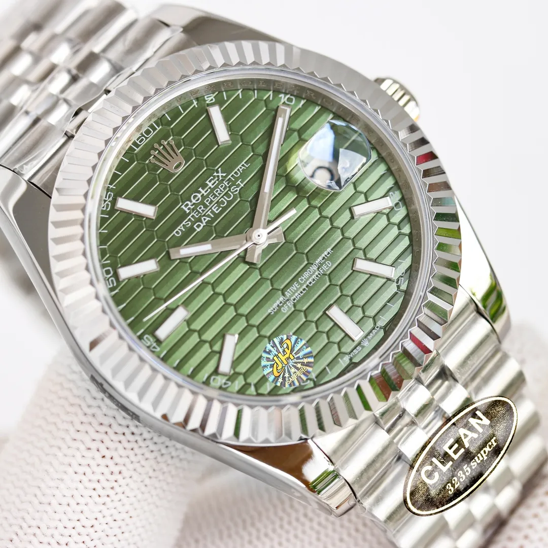 Factory C’s new masterpiece! The Rolex Datejust series continues to improve the re-engraving effect, and the ROLEX Rolex gold, rose, and stainless steel research spirit of continuous improvement, especially the industry recognition of the five artifacts, currently sales have been on an upward trend! [Size] Diameter 41mm [Mirror] Anti-scratch blue crystal glass, anti-reflective convex magnifying calendar window [Case] ​​316L stainless steel, the crown is the same as the counter! The white shell is a rod below the crown! The golden shell is the two points below the crown! The side of the case is consistent with the original version and has an anti-counterfeiting QR code added. [Movement] Seagull 2824 automatic mechanical movement, ensuring the stability of the movement! [Watch strap] The strap tips of the Oyster three-piece and five-piece straps are consistent with the original ones. They are assembled in 5 pieces and are very difficult to assemble! The strap head is more detailed and optimized! The folding clasp of the watch chain is as easy to buckle as at the counter, and the details of the watch buckle are also well engraved!  Excellent replica and sincere masterpiece! Let's do it together once and for all! Welcome all cousins ​​to taste it!