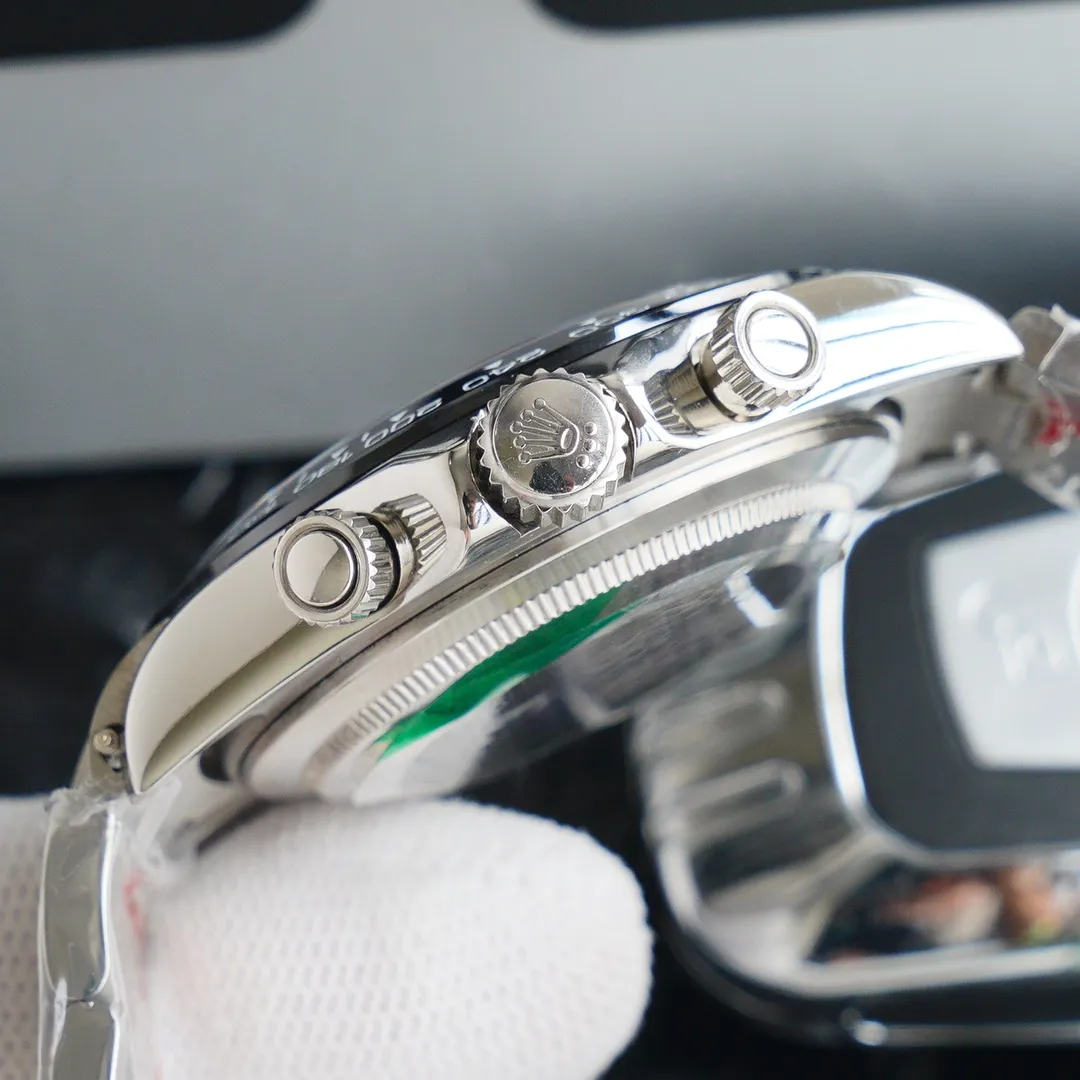【High-end replica】💰1160! 【Top Replica】💰Private chat! Rolex Daytona exclusive quality 904 version top replica version: ROLEX Rolex Daytona Yu! Daytona chronograph watch 904l stainless steel screw-in crown and button adopts 4130 automatic mechanical chronograph running seconds movement, efficient, accurate and stable. Table diameter 40mm, thickness 12.2mm, gray and white goldi, full rose goldi, goldi, green goldi, steel Di, Shawn Yue's same model, ice blue Di, panda Di. The real pictures are top replicas!