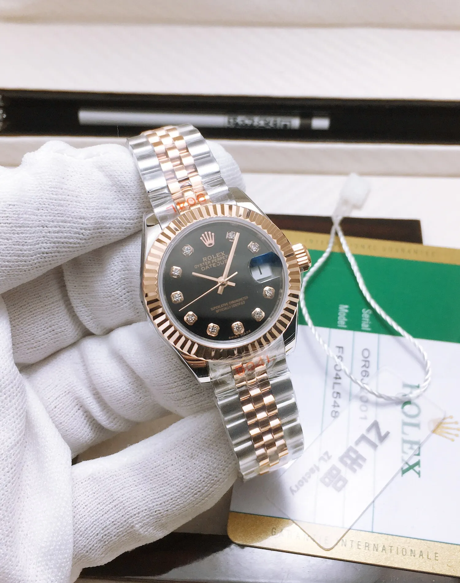 【Top replica】💰4500! Top-notch workmanship from Taiwan factory [ZL Factory 2021 new masterpiece highly recommended] the latest Rolex Women’s Datejust 28MM Datejust watch! 1⃣️The case diameter remains the same as the original 28MM. The stainless steel watch case is forged from 904L stainless steel, which is durable! 2⃣️With the original imported Japanese movement, more goddesses have multiple choices. The performance is extremely stable. Its shock resistance and geometric structure enable the movement to maintain regular operation in any position. 3⃣️The triangular grooved bottom cover is tightened with special tools to completely seal the watch case. The winding crown adopts a double buckle lock dual waterproof system and is firmly screwed to the watch case, making it more waterproof. 4⃣️A small window convex lens is installed at 3 o'clock to enlarge the date display of the watch, making it easier to read the date. The waterproof Oyster case of the women's journal type provides the best protection for the high-precision movement! 5⃣️904L watch strap and new double-headed connection method under the outer ring (can be used with the original), concealed folding crown buckle, opened with an articulated Rolex crown logo. 6⃣️One watch, one card, one code. Every exquisite detail is the sincerity of the ingenuity developed by the Taiwan factory!