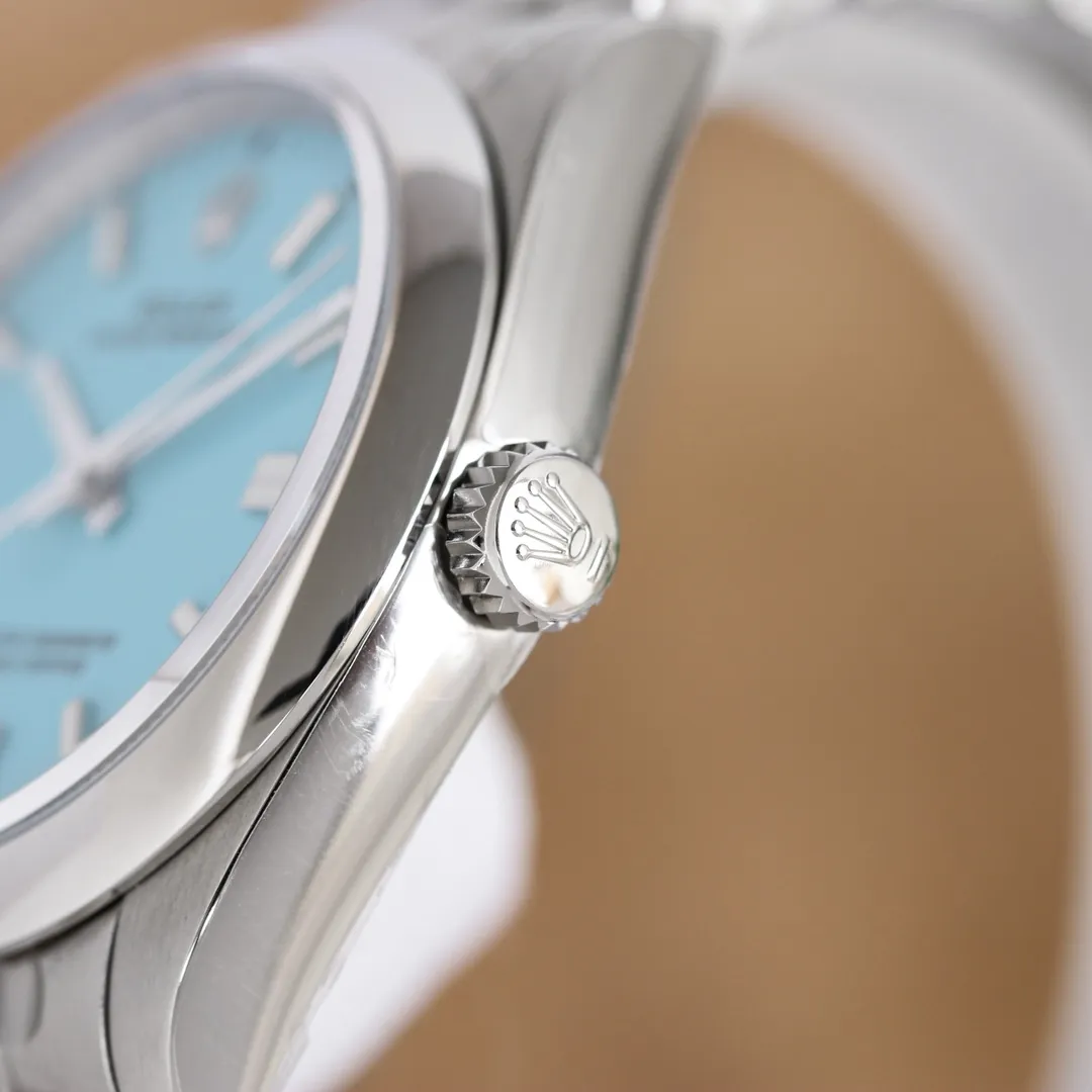 【High-end replica】💰1240! Customized all-in-one machine 💰1720! Rolex Color Oyster Perpetual‼ ️ We always adhere to high quality and ultra-high cost performance [strong][strong][strong] to benefit our cousins! You can choose between 36mm and 41mm. It adopts 2824 movement with stable running time. There is no color difference between the lettering and the original. The nails are precision polished. The raw material imported from Switzerland is ice sapphire blue with luminous effect. The lettering is the top printing technology in the industry. The super three-dimensional pointer is consistent with the original without burrs. The buckle feels the same as the original! All details are complete, the owner strongly recommends [strong][strong][strong]