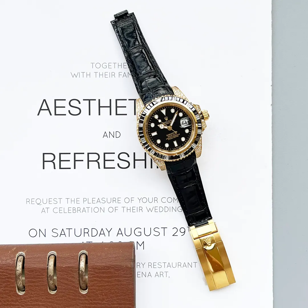 【Top replica】💰2500! The new product, Rolex’s top toy, is definitely your best friend if you don’t like street watches. Rolex's most classic Submariner Submariner was used as the prototype. After a second modification of the ring, it was then inlaid with top-quality natural gemstones. It is very shiny and extremely difficult. It is currently the most sparkling craftsmanship of the same material. The movement adopts Citizen's fully automatic mechanical movement, with super luminous characters, and a specially customized mold to make elbow beads, which completely fits the case. Flexible adjustment buckle, easy to adjust the size. Profession creates the future, once and for all. 40mm🍊Real shot🔰The quality is the same!