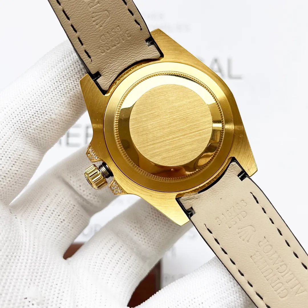 【Top replica】💰2500! The new product, Rolex’s top toy, is definitely your best friend if you don’t like street watches. Rolex's most classic Submariner Submariner was used as the prototype. After a second modification of the ring, it was then inlaid with top-quality natural gemstones. It is very shiny and extremely difficult. It is currently the most sparkling craftsmanship of the same material. The movement adopts Citizen's fully automatic mechanical movement, with super luminous characters, and a specially customized mold to make elbow beads, which completely fits the case. Flexible adjustment buckle, easy to adjust the size. Profession creates the future, once and for all. 40mm🍊Real shot🔰The quality is the same!