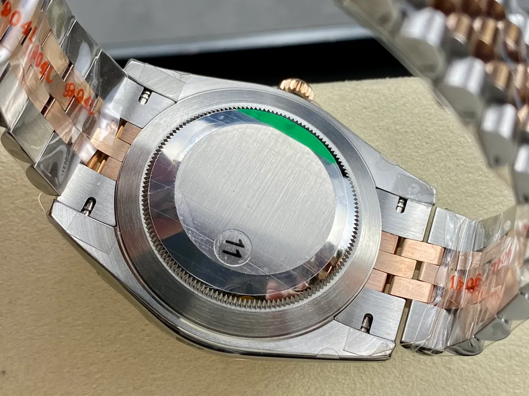 【High-end replica】💰1240! 【Customized all-in-one machine】💰1900! [Top replica] Private chat! ! ! The Rolex Datejust 41mm series creates a classic watch model. 1: The movement adopts Swiss 3235 movement. 2: In terms of material, the overall material is made of 904 steel. The curvature of the side of the case is polished in place, and the thickness of the side is consistent with the original. 3: Classic dog tooth collar. The platinum (electroplated) ring presents a radiant light effect that is extremely close to the original version, and the triangular pit pattern is clean and neat. 4: The watch mirror is made of real sapphire mirror, which increases the transparency of the watch. At the same time, it has been treated with anti-glare technology, making it very convenient to read watch data and has high hardness. 5: The only synchronous original thickness in the market is 11.5mm. This picture was taken in top reproduction quality!