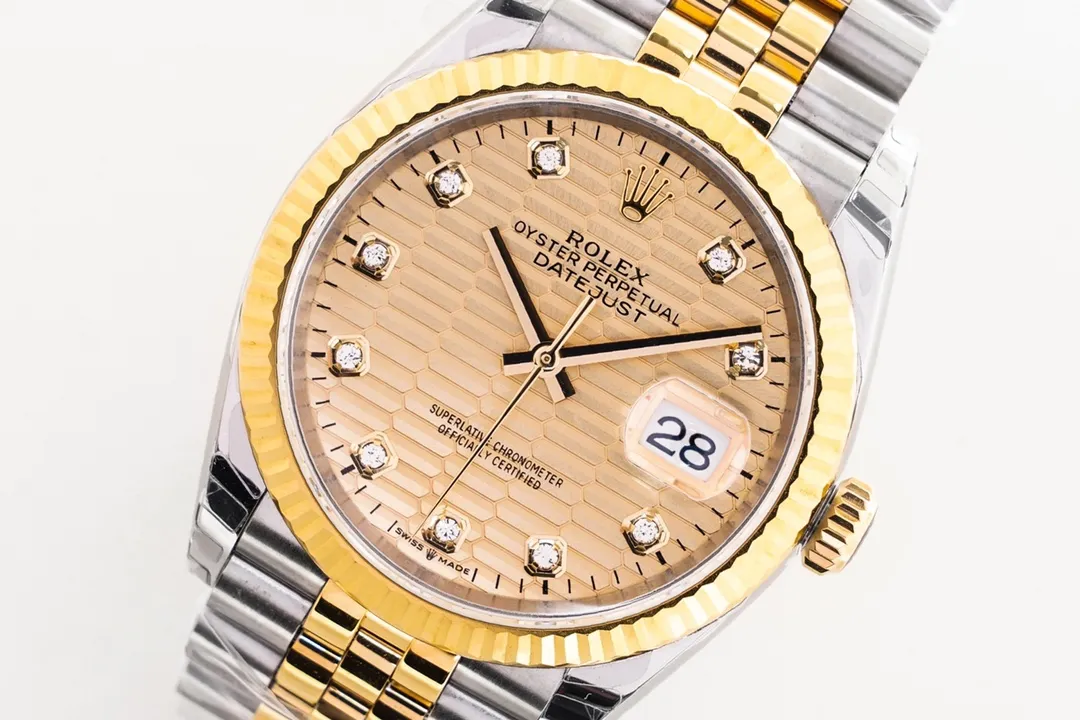 【High-end replica】💰1360! 【Customized all-in-one machine】💰1920! 【Top Replica】💰Private chat! ! ! [2023 New Style] Rolex Datejust 36 Series ① Exclusively customized 3235 movement, kinetic energy storage up to 72 hours, stable and reliable quality; ② Case: same size and thickness as the original; ③ Text: polished nails, top Swiss ice blue luminous, delicate shading, color matching; ④ Glass: sapphire glass with 2.5x magnifying glass effect, transparent glass; ⑤Watch strap: Top-notch workmanship. Each strap fits perfectly with the lug, giving the wrist the highest comfort. Produced by EW, it must be a high-quality product. Every extreme detail is the sincerity of the EW factory’s ingenuity and development; this picture is a real shot of a top-grade replica!
