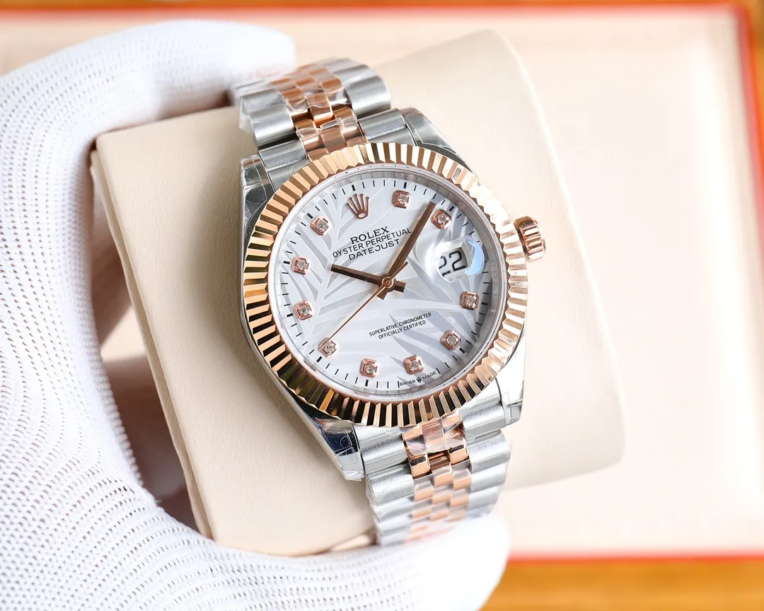 The Rolex Day Date Swiss 2836 movement took 8 months to upgrade to a perfect version, the original 1:1 mold opening, with original comparison chart 🔥The key point is that this version has the following points that are consistent with the original 1⃣️: The diameter of the case is the same as the original 41 mm 2⃣️: The strap head is consistent with the original, 5 pieces are assembled, and the difficulty is very high 3⃣️: The lower part of the head crown has been modified to three dots consistent with the original version 4⃣️: The buckle is consistent with the original version and a spring is installed inside 5⃣️: The side of the case is consistent with the original version and a QR code is added for anti-counterfeiting 6⃣️: The shell body at the connection between the case and the strap is engraved with the model number 126333, which is consistent with the original version (the first one on the market to be truly original) A sincere work The appearance and appearance are the same and unique! Welcome friends from all walks of life to taste it! ⚠️Please look for exclusive quality