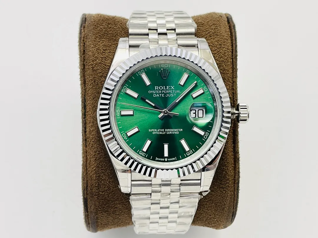 [VR Factory2022 latest masterpiece] Rolex’s latest Datejust series mechanical watch! 1⃣️[Size] Diameter 41MM, thickness 12MM! 2⃣️[Movement] Equipped with 2836 movement, strict debugging ensures accurate travel time, stable performance, and zero repairs! 3⃣️【Dial text】Using top-grade Swarovski diamonds and hand-inlaid craftsmanship, it is designed with the concept of excellence! 4⃣️[Case Buckle] The 904L stainless steel case is made of the same material as the original version and paired with a 904L stainless steel strap/original safety buckle! 5⃣��The watch strap is made of 904L Oyster steel.  6⃣️The side of the watch case is consistent with the original version and adds a QR code to prevent counterfeiting! 7⃣️【Mirror】Scratch-resistant sapphire crystal, anti-reflective convex magnifying calendar window, pure waterjet cutting! VR Factory is the same on the outside as it is original! Welcome friends from all walks of life to taste it!