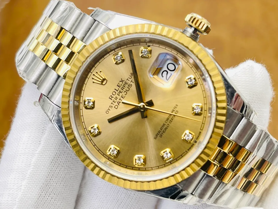 [VR Factory 2023 Wall Crack Recommendation Pays Tribute to Classics] The top replica version in the market, the Rolex Datejust 36MM, creates a model for classic watches. Details: 1⃣️ Equipped with 2836 movement machinery, not an ordinary version in the market. 2⃣️The overall material is made of 904L fine steel. The curvature of the side of the case is polished in place, and the thickness of the side is consistent with the original. 3⃣️Classic dog tooth ring, the platinum (electroplating) ring mouth presents a radiant light effect that is infinitely close to the original version, and the triangular pit pattern is clean and neat. 4⃣️The watch mirror is made of real sapphire crystal glass, which increases the transparency of the watch. At the same time, it has been treated with anti-glare technology, making it very convenient to read watch data and has high hardness. 5⃣️The only synchronous original thickness in the market is 11.5MM!  VR Factory2023 creates classic and ingenious masterpieces. Welcome all friends to taste it!
