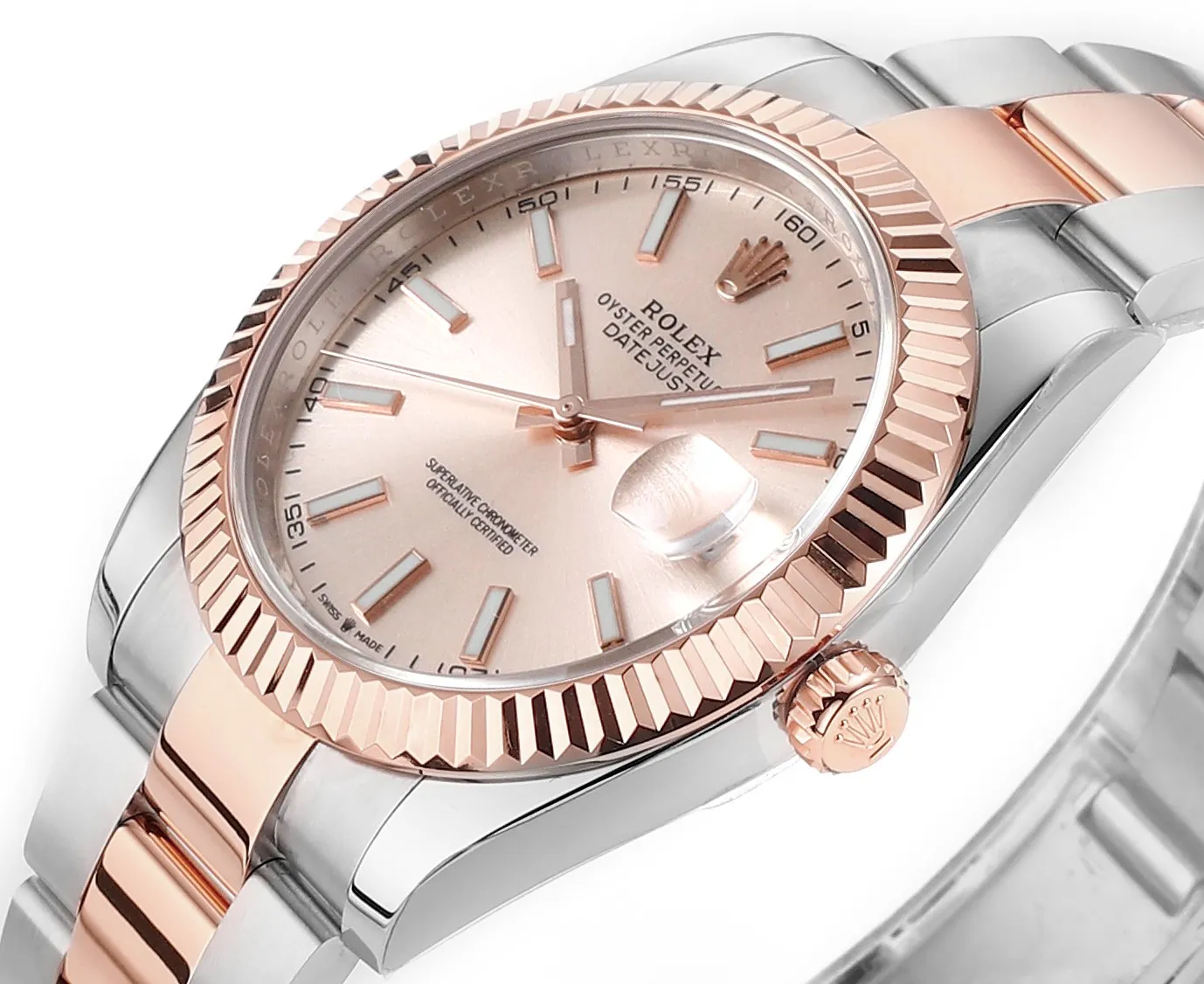 【High-end replica】💰1240! 【Customized all-in-one machine】💰1900! [Top replica] Private chat! ! ! The Rolex Datejust 41mm series creates a classic watch model. 1: The movement adopts Swiss 3235 movement. 2: In terms of material, the overall material is made of 904 steel. The curvature of the side of the case is polished in place, and the thickness of the side is consistent with the original. 3: Classic dog tooth collar. The platinum (electroplated) ring presents a radiant light effect that is extremely close to the original version, and the triangular pit pattern is clean and neat. 4: The watch mirror is made of real sapphire mirror, which increases the transparency of the watch. At the same time, it has been treated with anti-glare technology, making it very convenient to read watch data and has high hardness. 5: The only synchronous original thickness in the market is 11.5mm. This picture was taken in top reproduction quality!