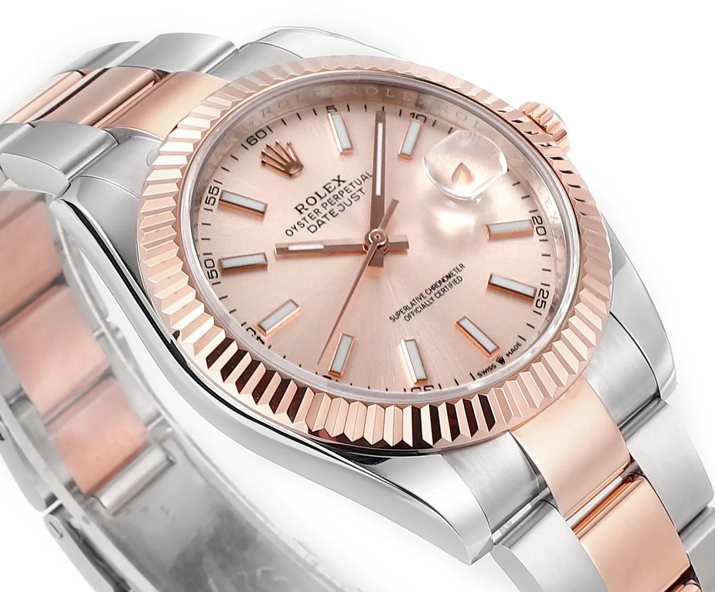 【High-end replica】💰1240! 【Customized all-in-one machine】💰1900! [Top replica] Private chat! ! ! The Rolex Datejust 41mm series creates a classic watch model. 1: The movement adopts Swiss 3235 movement. 2: In terms of material, the overall material is made of 904 steel. The curvature of the side of the case is polished in place, and the thickness of the side is consistent with the original. 3: Classic dog tooth collar. The platinum (electroplated) ring presents a radiant light effect that is extremely close to the original version, and the triangular pit pattern is clean and neat. 4: The watch mirror is made of real sapphire mirror, which increases the transparency of the watch. At the same time, it has been treated with anti-glare technology, making it very convenient to read watch data and has high hardness. 5: The only synchronous original thickness in the market is 11.5mm. This picture was taken in top reproduction quality!