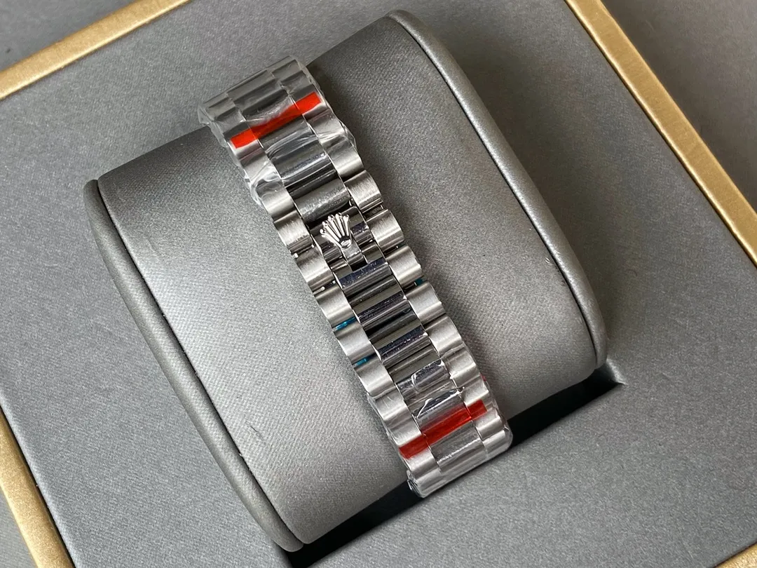 【High-end replica】💰1300! ROLEX Best Selling Classic Series: Datejust Oyster Dual Calendar Series Movement: Top imported fully automatic Citizen 8215 mechanical movement dual calendar display Case: Made of 316 stainless steel case Mirror: Sapphire scratch-resistant mirror Size: Diameter 40mm Thickness 10mm