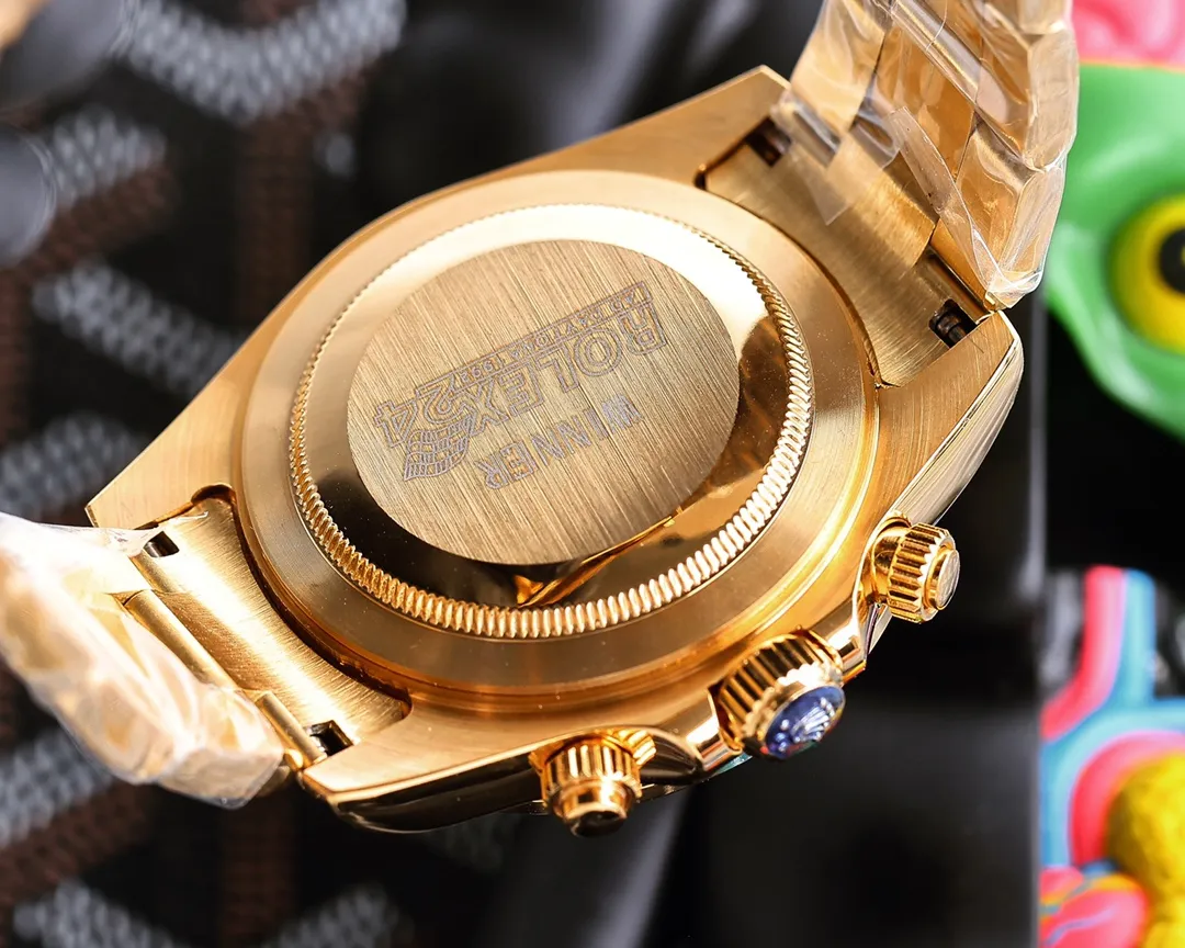 【Top Replica】💰Private chat! Rolex's top toy addict, if you don't like fake street watches, he will definitely be your best friend. Rolex's most classic Submariner Submariner was used as the prototype. After a second modification of the ring, it was then inlaid with top-quality natural stones. It is very shiny and extremely difficult. It is currently the most sparkling craftsmanship of the same material. The movement adopts a fully automatic mechanical movement, with super luminous characters and completely fits the case. The 2cm flexible adjustment buckle inside the buckle makes it easy to adjust the size. Profession creates the future, once and for all. Size 40mm!