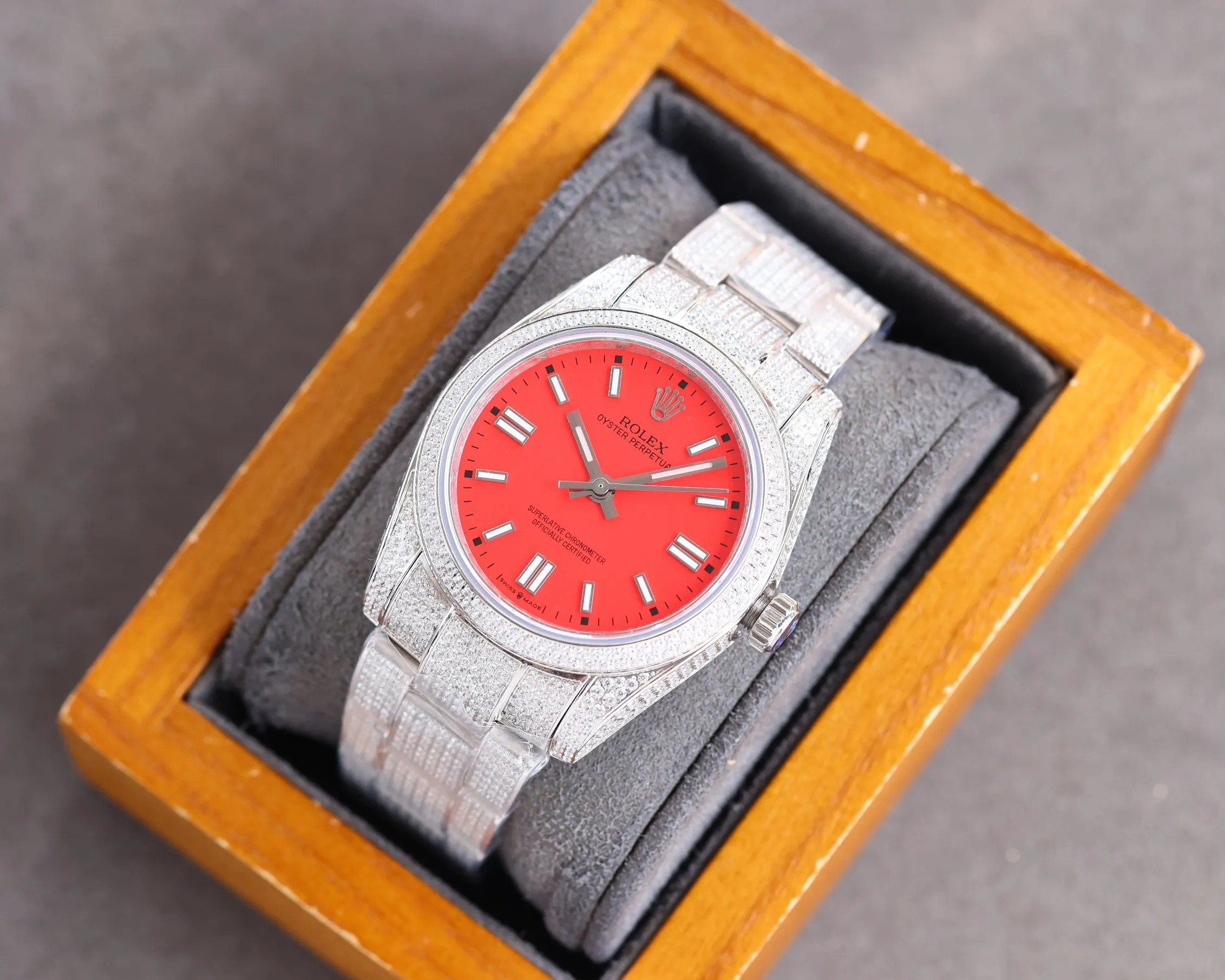 【Top Replica】💰Private chat! High-definition real shots of Rolex women’s watches, full of diamonds for women! ! 36mm diameter! Using fully automatic movement! Rolex luxury 18k nanotechnology! 5 sets of original diamond straps! Carefully crafted with 2,300+ AAA zircons! Be sure that the inlay technology is not the ordinary diamond-laying technology on the market! ! Make the sparkling effect better under the light! Best for gift giving! Brand new with 5 sets of full-diamond steel straps, fully automatic imported mechanical Swiss movement, sapphire scratch-resistant glass mirror, 18k vacuum electroplating that will never fade, the best luxury recommendation for gift giving!