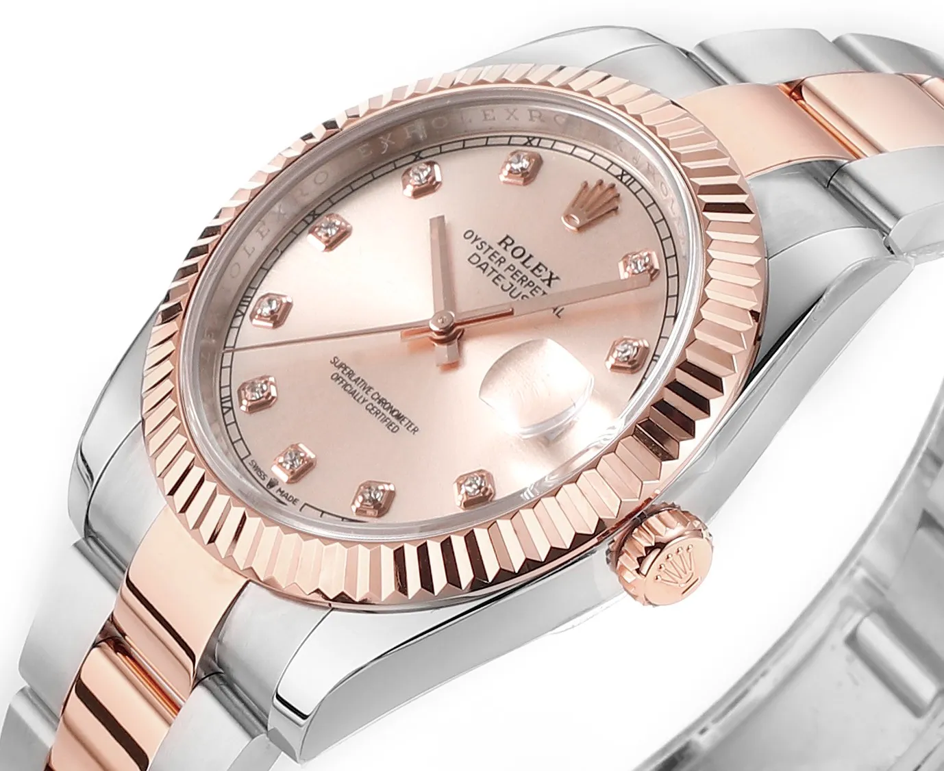 【High-end replica】💰1240! 【Customized all-in-one machine】💰1900! [Top replica] Private chat! ! ! The Rolex Datejust 41mm series creates a classic watch model. 1: The movement adopts Swiss 3235 movement. 2: In terms of material, the overall material is made of 904 steel. The curvature of the side of the case is polished in place, and the thickness of the side is consistent with the original. 3: Classic dog tooth collar. The platinum (electroplated) ring presents a radiant light effect that is extremely close to the original version, and the triangular pit pattern is clean and neat. 4: The watch mirror is made of real sapphire mirror, which increases the transparency of the watch. At the same time, it has been treated with anti-glare technology, making it very convenient to read watch data and has high hardness. 5: The only synchronous original thickness in the market is 11.5mm. This picture was taken in top reproduction quality!