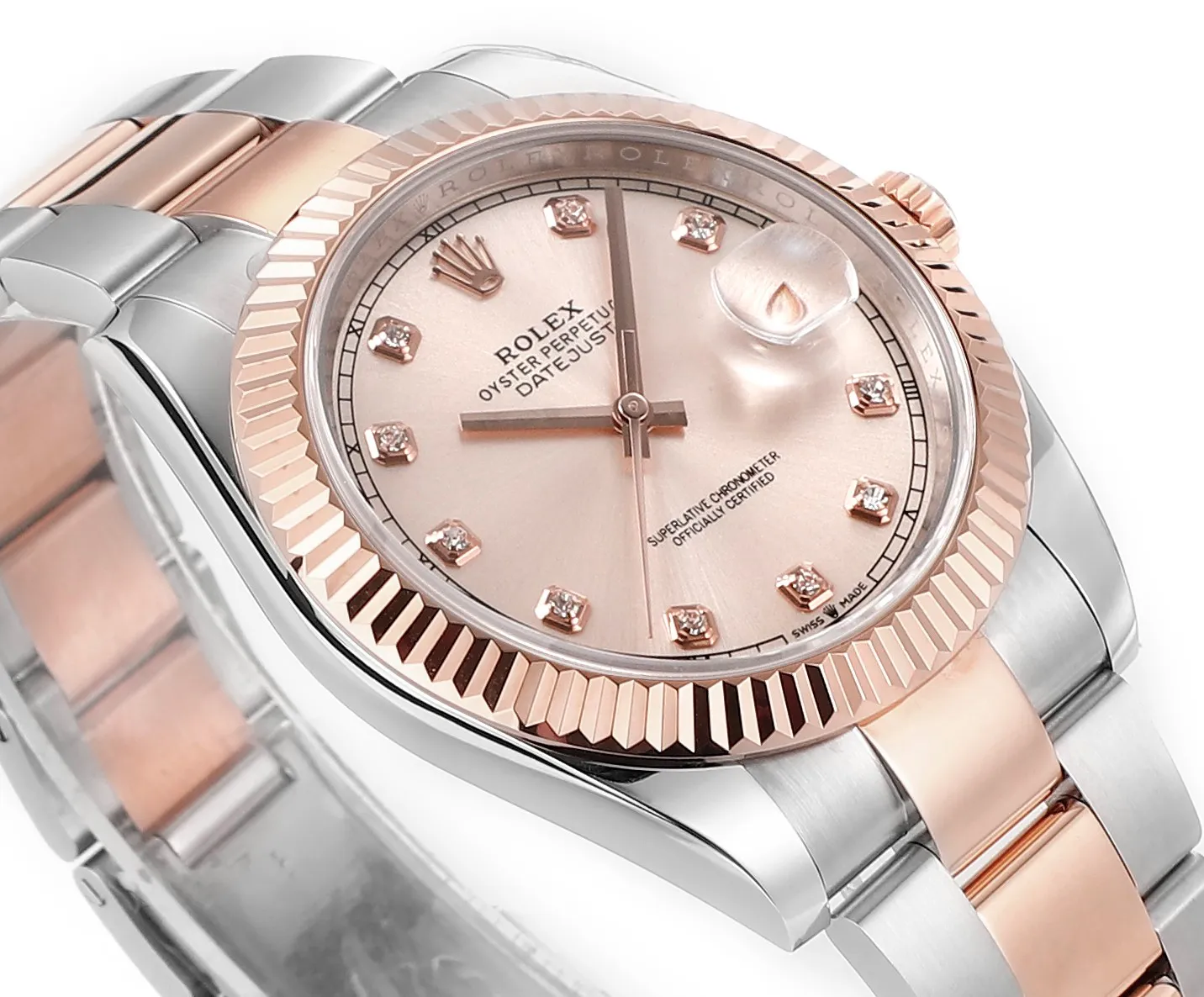 【High-end replica】💰1240! 【Customized all-in-one machine】💰1900! [Top replica] Private chat! ! ! The Rolex Datejust 41mm series creates a classic watch model. 1: The movement adopts Swiss 3235 movement. 2: In terms of material, the overall material is made of 904 steel. The curvature of the side of the case is polished in place, and the thickness of the side is consistent with the original. 3: Classic dog tooth collar. The platinum (electroplated) ring presents a radiant light effect that is extremely close to the original version, and the triangular pit pattern is clean and neat. 4: The watch mirror is made of real sapphire mirror, which increases the transparency of the watch. At the same time, it has been treated with anti-glare technology, making it very convenient to read watch data and has high hardness. 5: The only synchronous original thickness in the market is 11.5mm. This picture was taken in top reproduction quality!