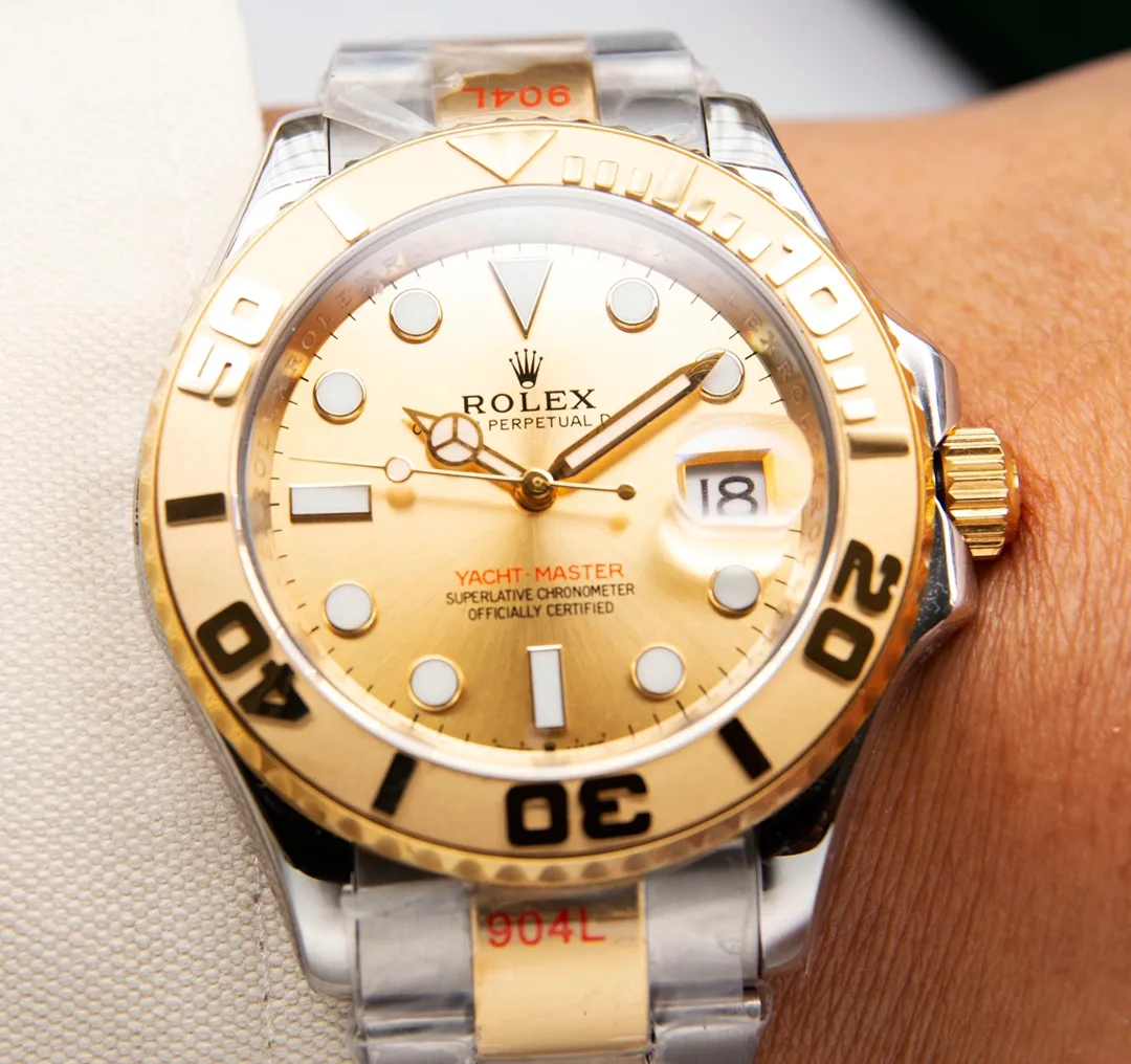 【High-end replica】💰1160! 【Customized all-in-one machine】💰1720! Rolex Yacht-Master series, a classic watch once and for all [Movement] Equipped with a brand new imported 9015 all-in-one fully automatic mechanical movement, with accurate travel time and excellent performance. It is equipped with an original case, with a small blue sapphire glass, a diameter of 40mm, a 316 stainless steel strap, and an original buckle. It is classic and fashionable, with extraordinary taste. It is worth owning! [Rose][Rose][Rose] (Focus on original new machines) The actual pictures are of customized all-in-one machines!