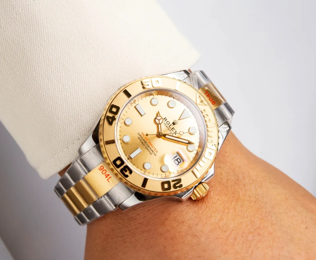 【High-end replica】💰1160! 【Customized all-in-one machine】💰1720! Rolex Yacht-Master series, a classic watch once and for all [Movement] Equipped with a brand new imported 9015 all-in-one fully automatic mechanical movement, with accurate travel time and excellent performance. It is equipped with an original case, with a small blue sapphire glass, a diameter of 40mm, a 316 stainless steel strap, and an original buckle. It is classic and fashionable, with extraordinary taste. It is worth owning! [Rose][Rose][Rose] (Focus on original new machines) The actual pictures are of customized all-in-one machines!