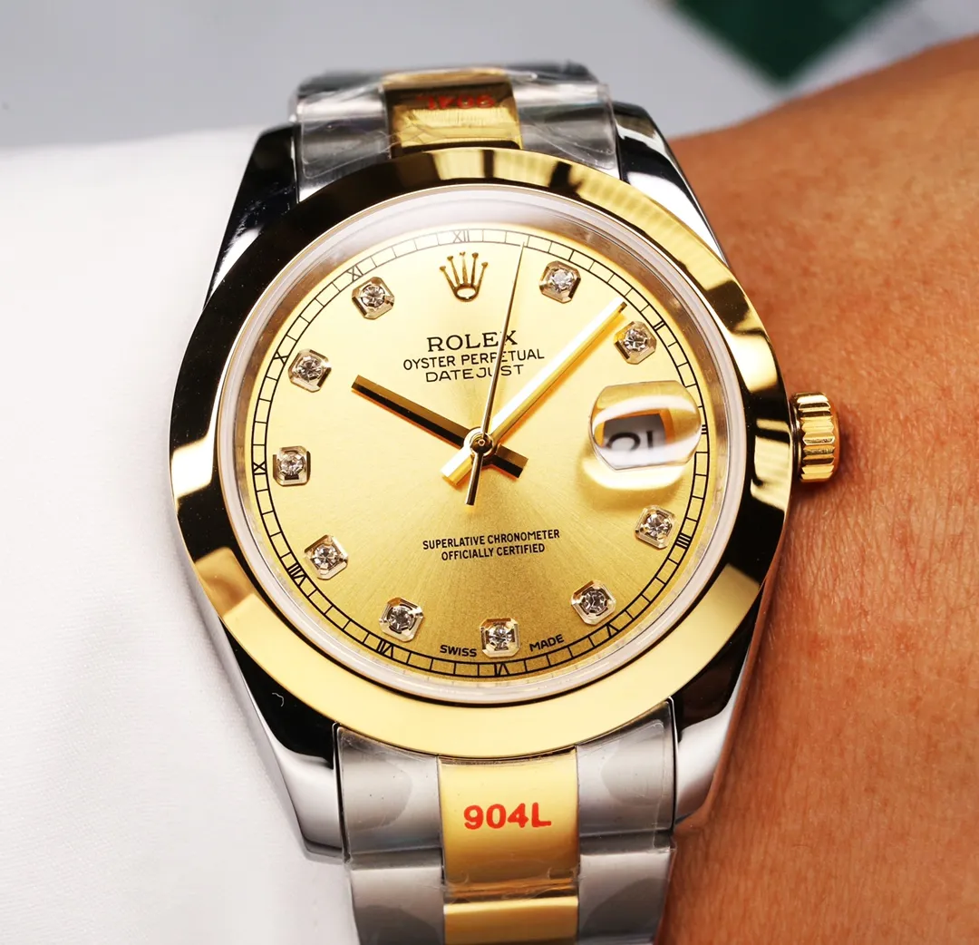 【High-end replica】💰1240! 【Customized all-in-one machine】💰1920! Taiwan factory makes strong comeback‼ ️‼ ️Outstanding work - Rolex Oyster Perpetual Datejust 41mm series watch, timeless elegance! Factory code: M126338... The 6-digit internal code is consistent with the card, and the entire set must be completed for return or exchange! [Oyster case, symbol of waterproofing] The diameter of the watch is 41mm, the thickness is consistent with the original, and the data is consistent with the genuine product 1. Classic Oyster case with triangular grooved outer ring 2. The handle adopts a screw-in design to restore the double buckle double waterproof system 3. Mirror material - anti-scratch blue crystal glass, anti-reflective convex magnification (2.5 times) calendar window [Strap details] Different watches are matched with different steel straps 1. Commemorative strap Jubilee Bracelet (five-bead belt) Material: stainless steel, commemorative type, five-row link 2. Oyster bracelet Oyster Bracelet (3-bead belt). Material: Stainless steel, head-shaped, semi-circular three-row link 3. Buckle type Folding buckle, concealed folding crown buckle [Movement] Using the exquisite and stable imported 9015 all-in-one mechanical movement, it is stable and simple, reserved, showy but not flattering, and long-lasting elegance! (Extreme reproduction requirements create high quality, playing with more than just concepts!) (Focus on original new machines) Focus is an attitude, produced by JH! The pictures were taken with a customized all-in-one machine!