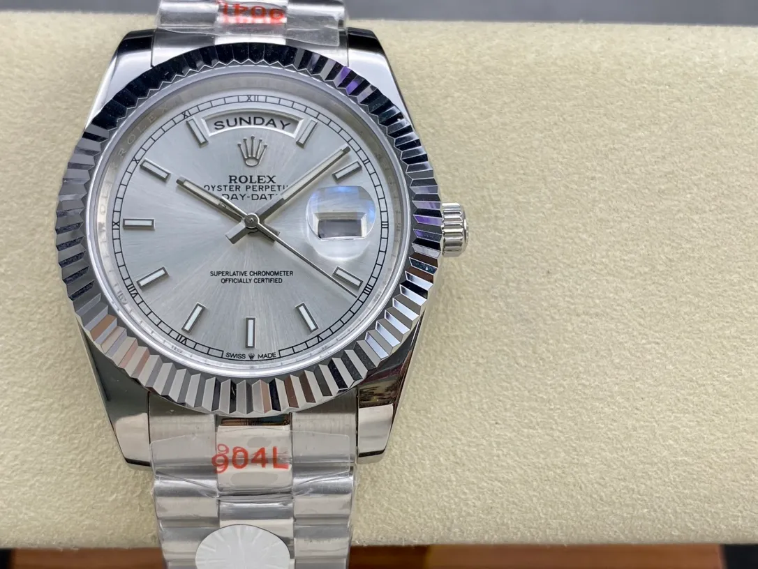 【High-end replica】💰1240! Rolex Dual Calendar Day Date Series 40mm [Diameter] 40mm [Movement] Equipped with imported fully automatic mechanical movement [Ring] Rolex RingCommand triangular pit pattern / aperture [Mirror] Scratch-resistant sapphire glass mirror [Material] Imported 316L stainless steel case [Strap] Stainless steel (Oystersteel) optional three-bead/five-bead chain strap [Buckle] Original buckle Super high quality, more beautiful in kind, market exclusive! Classic men's casual watch, the standard accessory for successful men, allowing you to wear it once and for all!