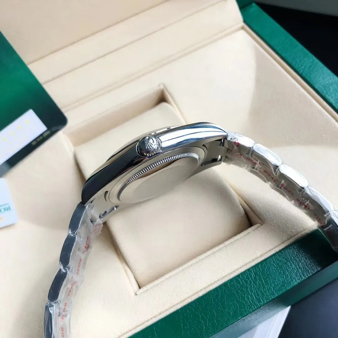【High-end replica】💰1160! Rolex [Colorful Man, Oyster Life] The new Rolex Oyster Perpetual 41mm, the official synchronization model 124300 is perfectly crafted with original details, once again enhances the essence, and allows you to experience the original details of Citizen movement watches to the extreme. [Case] 316L stainless steel case, original synchronized shell shape and details (not the same model as the log-type case) to restore the thickness of the bezel, brushed lugs (matching the brushed texture of the bracelet), the sides of the case are rounded and full and brightly polished, perfectly synchronized with the original, the best 41mm shell size, 11mm dial thickness to achieve the original appearance reference 0 error [color] [Glass] Made of anti-scratch sapphire glass, the mirror surface is transparent and clear when reading, and the 6-digit exclusive small crown hidden mark is looming [Movement] Continue to use the new Citizen 8215 movement, accurate, stable and reliable [Literal] Using the original seven-color full-process computer numerical control color matching, the first original color matching in its class, perfectly matching the seven-color gorgeous and dazzling [Color] The super luminous color is comparable to the original in terms of durability and luminous color, perfectly interpreting the colorful essence of the original - Tiffany Blue is even more elegant and chic [Bracelet] The three-bead bracelet uses sandblasting of parts (each grain) and the latest surface coating process to restore the texture and luster of the original strap (differentiating the log-type three-bead bracelet). The sandblasted texture is perfectly combined with the ear rods of the case. The original buckle is synchronized with the original recessed crown mark to avoid scratching the sleeves. Deeply appreciate the original design concept and give feedback with heart.