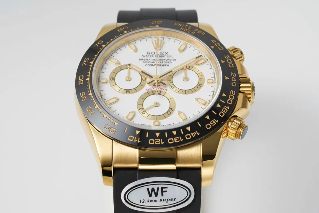 【Top replica】💰4500! Rolex Daytona is coming! A one-to-one replica of the original! All dials are carefully crafted and developed based on original genuine dials as templates! 904L fine steel 1:1 genuine replica manufacturing! Ultra-high precision polishing and detail processing! The bevel edge of the glass has the correct curvature, high transparency and good texture! The white steel scale ring and ceramic ring are oil-filled and electroplated with exquisite effects! Each one is literally an original genuine substitute dial! Unmatched by high imitations on the market! It is a special dial for k gold replica watches! The original luminous nails and hands have been successfully reproduced! Case and strap details! They are all authentic products! Different styles, different shell shapes, different connections! Every detail is in place! Make sure every style is correct! It is the only one on the market that truly does it with care!