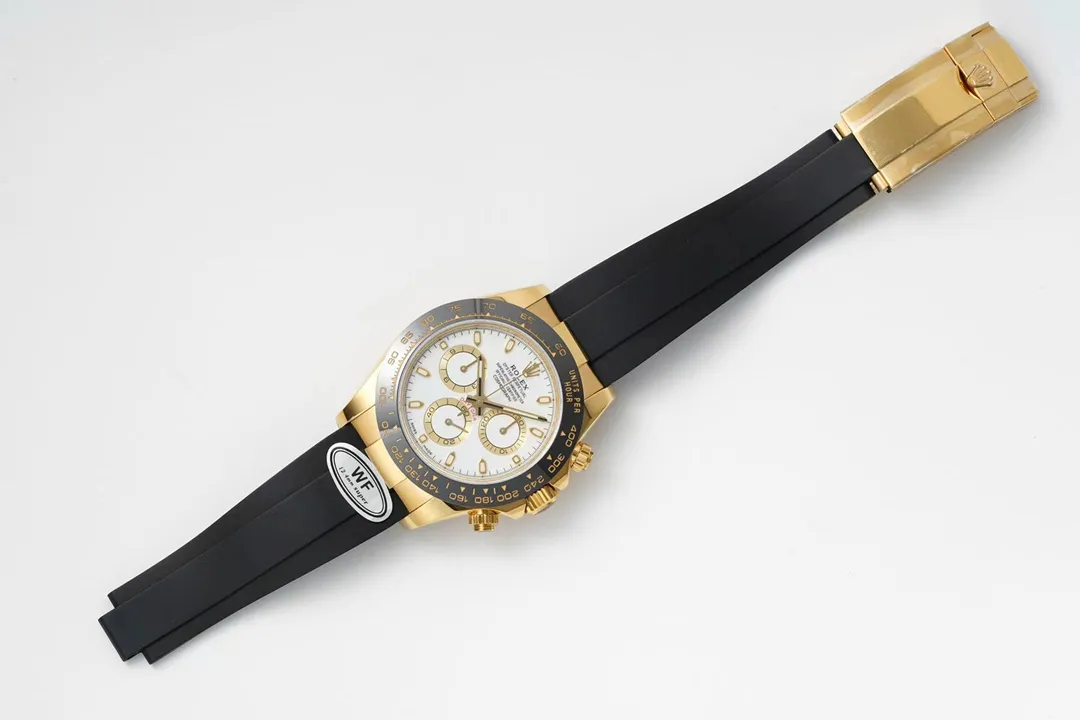 【Top replica】💰4500! Rolex Daytona is coming! A one-to-one replica of the original! All dials are carefully crafted and developed based on original genuine dials as templates! 904L fine steel 1:1 genuine replica manufacturing! Ultra-high precision polishing and detail processing! The bevel edge of the glass has the correct curvature, high transparency and good texture! The white steel scale ring and ceramic ring are oil-filled and electroplated with exquisite effects! Each one is literally an original genuine substitute dial! Unmatched by high imitations on the market! It is a special dial for k gold replica watches! The original luminous nails and hands have been successfully reproduced! Case and strap details! They are all authentic products! Different styles, different shell shapes, different connections! Every detail is in place! Make sure every style is correct! It is the only one on the market that truly does it with care!