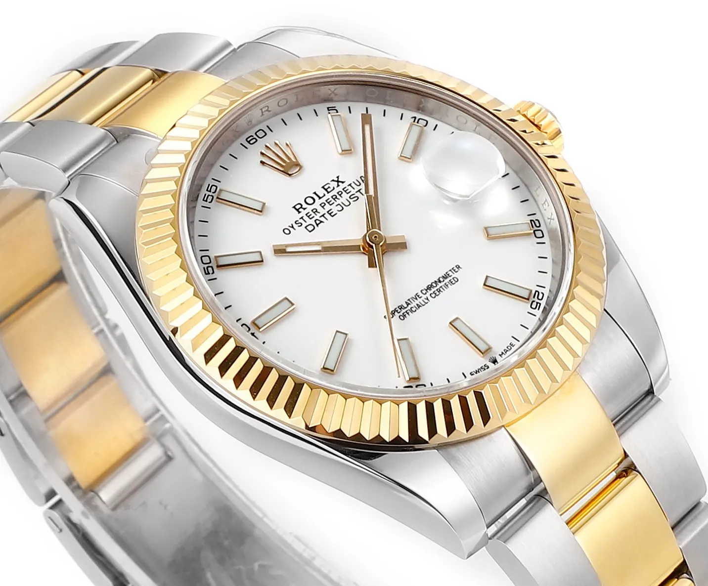 【High-end replica】💰1240! 【Customized all-in-one machine】💰1900! [Top replica] Private chat! ! ! The Rolex Datejust 41mm series creates a classic watch model. 1: The movement adopts Swiss 3235 movement. 2: In terms of material, the overall material is made of 904 steel. The curvature of the side of the case is polished in place, and the thickness of the side is consistent with the original. 3: Classic dog tooth collar. The platinum (electroplated) ring presents a radiant light effect that is extremely close to the original version, and the triangular pit pattern is clean and neat. 4: The watch mirror is made of real sapphire mirror, which increases the transparency of the watch. At the same time, it has been treated with anti-glare technology, making it very convenient to read watch data and has high hardness. 5: The only synchronous original thickness in the market is 11.5mm. This picture was taken in top reproduction quality!