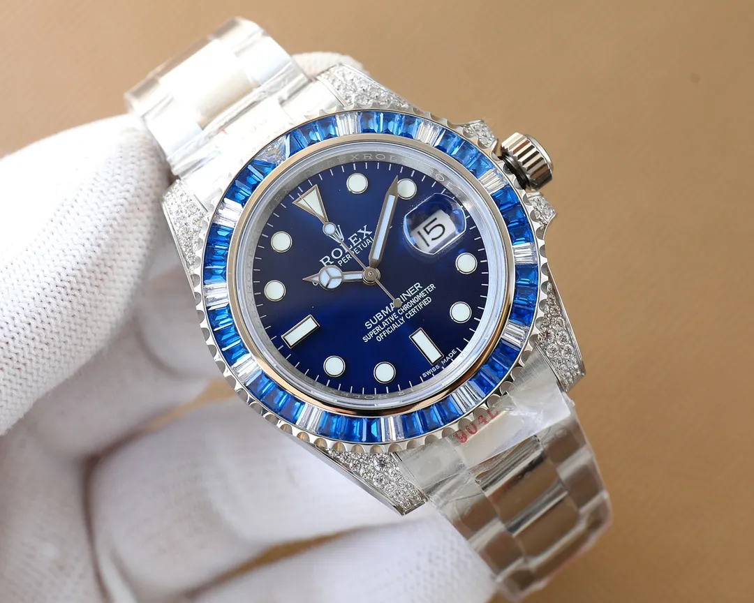 【Top Replica】💰4300! Rolex SUB Submariner customized version with diamonds on the back! The same style as the Ghost Scumbag, a fusion of luxurious sparkle and never-fading, making it the perfect choice for the classic trend! [Case] ​​Watch size 40mm. Every diamond/colored gem comes from Austria (the origin of Swarovski) and undergoes strict screening to ensure uniform color, size and fire, and is carefully set by professional jewelry setters. [Watch strap] Synchronized with the case, 904L Oyster steel perfectly restores the excellent strong and durable pedigree, and the effect is comparable to the original. [Movement] It is equipped with the top-level 2836 automatic winding movement, the king of movements in the replica world. 3135 integrated blue oil yarn, the king of cost-effectiveness is here, with a variety of choices, please watch friends from all walks of life to appreciate it! Welcome to reprint! 🔥Top quality products with constant quality🔥