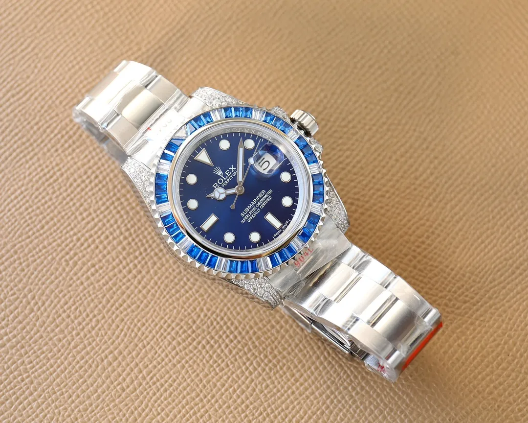 【Top Replica】💰4300! Rolex SUB Submariner customized version with diamonds on the back! The same style as the Ghost Scumbag, a fusion of luxurious sparkle and never-fading, making it the perfect choice for the classic trend! [Case] ​​Watch size 40mm. Every diamond/colored gem comes from Austria (the origin of Swarovski) and undergoes strict screening to ensure uniform color, size and fire, and is carefully set by professional jewelry setters. [Watch strap] Synchronized with the case, 904L Oyster steel perfectly restores the excellent strong and durable pedigree, and the effect is comparable to the original. [Movement] It is equipped with the top-level 2836 automatic winding movement, the king of movements in the replica world. 3135 integrated blue oil yarn, the king of cost-effectiveness is here, with a variety of choices, please watch friends from all walks of life to appreciate it! Welcome to reprint! 🔥Top quality products with constant quality🔥