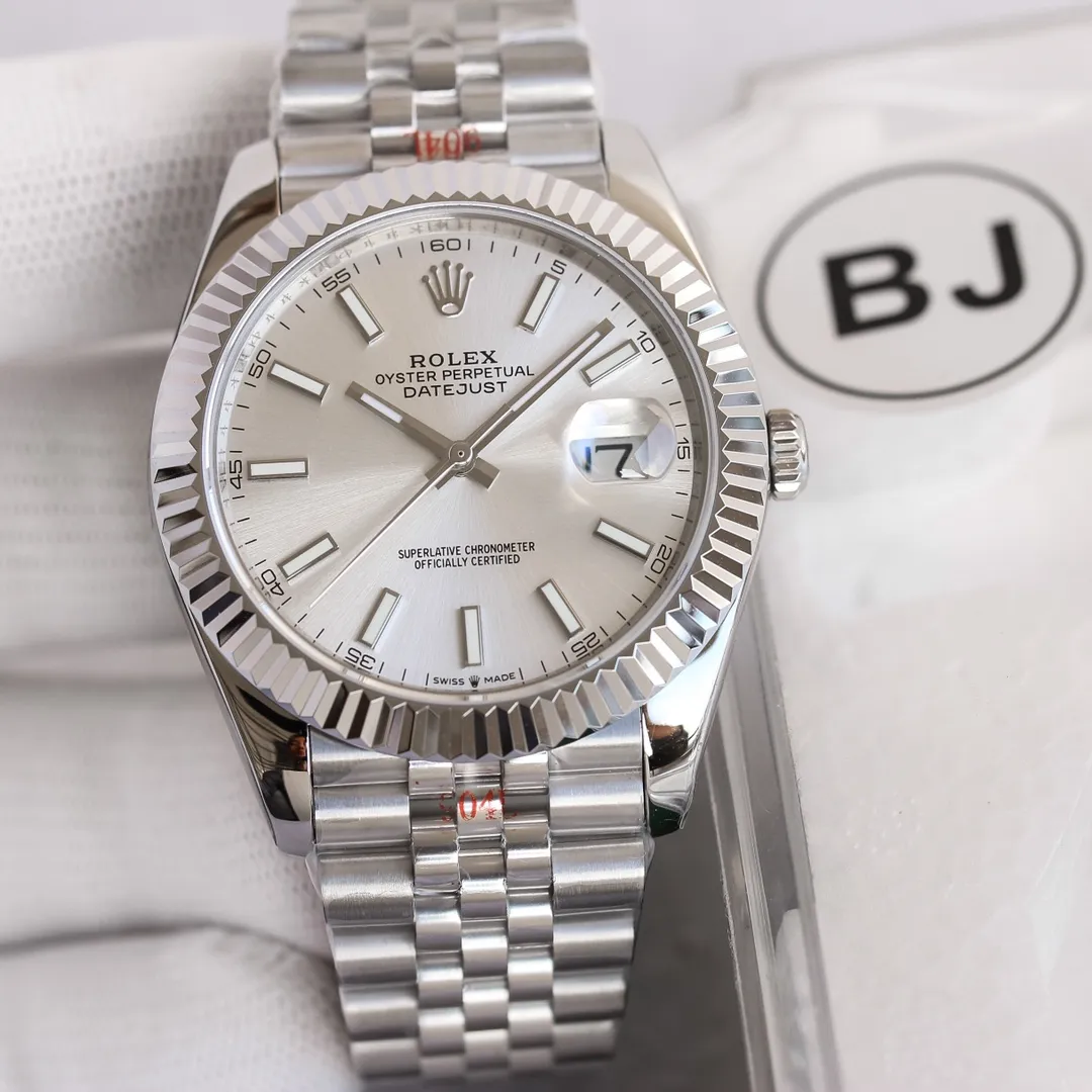 【High-end replica】💰1160! 【Customized all-in-one machine】💰1720! 【Top Replica】💰Private chat! The Rolex Diary series continues to improve the replica effect, and the ROLEX research spirit of continuous improvement in gold, rose, and stainless steel, especially the industry recognition of the five artifacts, has been an upward trend in sales! [Size] Diameter 41mm [Mirror] Scratch-resistant sapphire mirror, anti-reflective convex magnifying calendar window [Case] ​​316L stainless steel, the crown is the same as the counter! [Movement] 3235 automatic mechanical movement, ensuring the stability of the movement! [Watch Strap] Oyster-style three-piece and five-piece watch straps, folding buckle, as easy to buckle as at the counter, and the details of the buckle are also well engraved! This picture was taken as a top-notch replica!