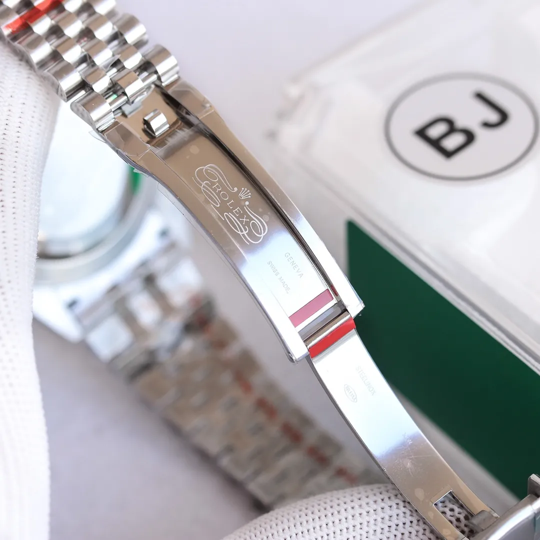 【High-end replica】💰1160! 【Customized all-in-one machine】💰1720! 【Top Replica】💰Private chat! The Rolex Diary series continues to improve the replica effect, and the ROLEX research spirit of continuous improvement in gold, rose, and stainless steel, especially the industry recognition of the five artifacts, has been an upward trend in sales! [Size] Diameter 41mm [Mirror] Scratch-resistant sapphire mirror, anti-reflective convex magnifying calendar window [Case] ​​316L stainless steel, the crown is the same as the counter! [Movement] 3235 automatic mechanical movement, ensuring the stability of the movement! [Watch Strap] Oyster-style three-piece and five-piece watch straps, folding buckle, as easy to buckle as at the counter, and the details of the buckle are also well engraved! This picture was taken as a top-notch replica!