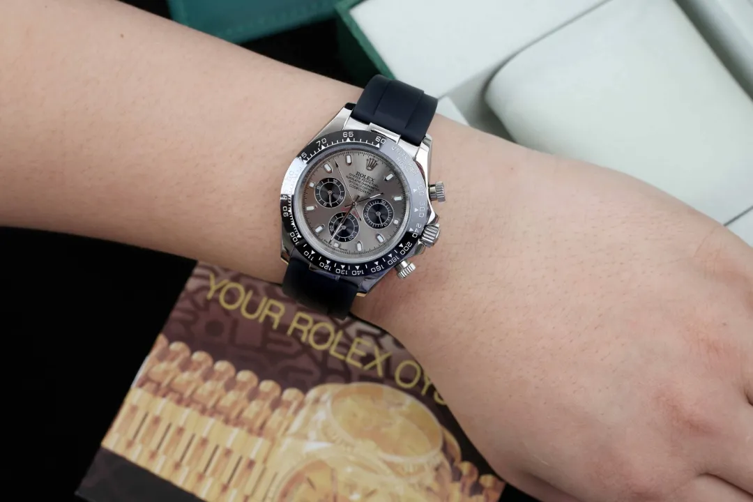 [Foreign Trade Import] 💰970 Rolex --- Distinguished Submariner Series Mechanical Men's Watch! Top men's watch, imported 316 stainless steel case! Mineral super strong mirror, long-lasting wear resistance, ceramic ring with rotatable ring mouth, 316 all-stainless steel band watch, fully automatic mechanical movement, accurate travel time, size 40mm and thickness 11mm, new product exclusive assembly is hot-selling... Bowl beauty display, infinite charm, extraordinary temperament, come and buy, high-quality products are constantly available, [look for the exclusive new background of the first release]
