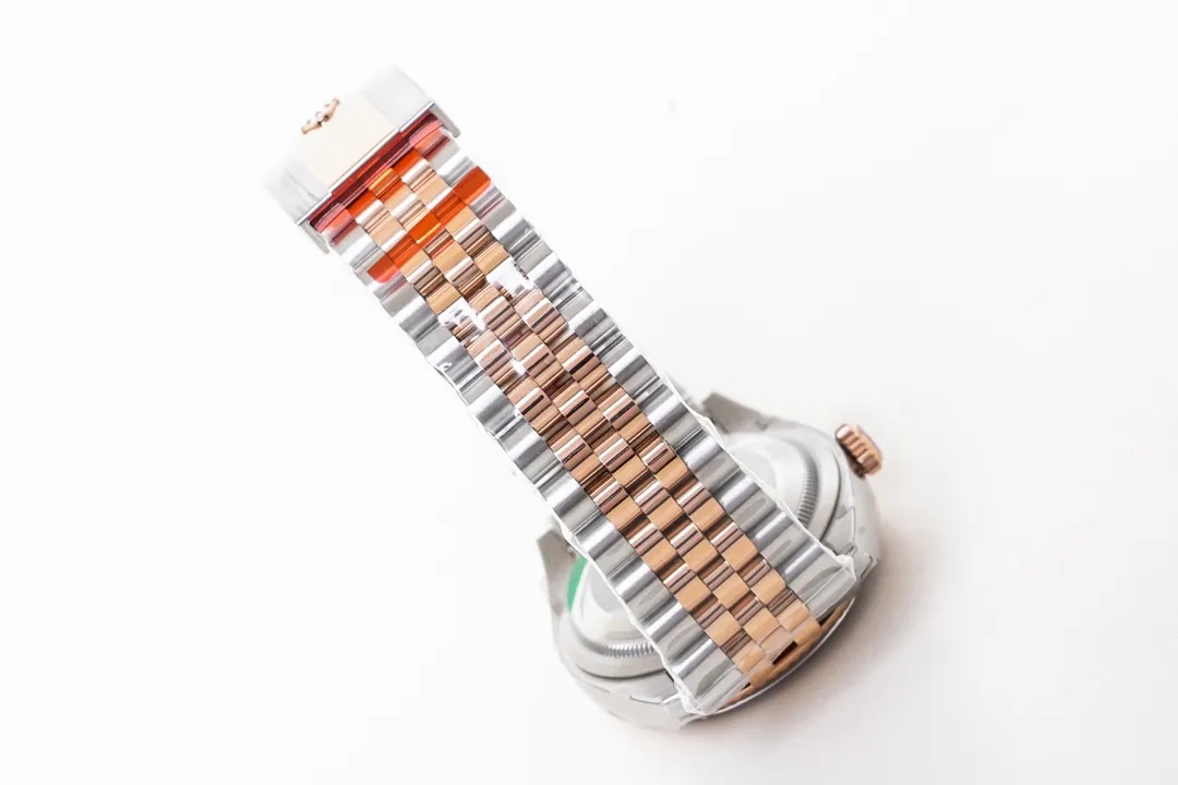 【High-end replica】💰1360! 【Customized all-in-one machine】💰1920! 【Top Replica】💰Private chat! ! ! [2023 New Style] Rolex Datejust 36 Series ① Exclusively customized 3235 movement, kinetic energy storage up to 72 hours, stable and reliable quality; ② Case: same size and thickness as the original; ③ Text: polished nails, top Swiss ice blue luminous, delicate shading, color matching; ④ Glass: sapphire glass with 2.5x magnifying glass effect, transparent glass; ⑤Watch strap: Top-notch workmanship. Each strap fits perfectly with the lug, giving the wrist the highest comfort. Produced by EW, it must be a high-quality product. Every extreme detail is the sincerity of the EW factory’s ingenuity and development; this picture is a real shot of a top-grade replica!