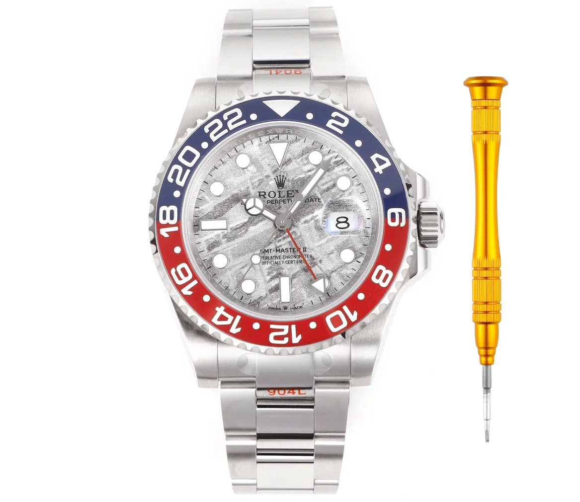 Factory C made a major breakthrough and recreated the pinnacle of the Rolex GMT-Master (Coca-Cola) one-piece red and blue ceramic ring. 🎮RK5 is the only ceramic ring in the market that is comparable to the color of the genuine product. It is shockingly launched. The steel is made of authentic imported 904L raw materials, forged and polished, and is equipped with the 3186/3285 all-in-one fully automatic mechanical movement, which is consistent with the original product. It has accurate and stable travel time. Professional testing and inspection, zero repairs! 🎮 Genuine consistent GMT needle on the second layer and quick time adjustment to adjust the calendar, 40mm, 904L steel case bracelet, sapphire mirror, super luminous, two-way ceramic rotating bezel, folding buckle. Please look for the exclusive high-end quality code: NV126688, exclusive Huan logo. Welcome to reprint! (Comes with the same screwdriver as pictured/Same day shipping)