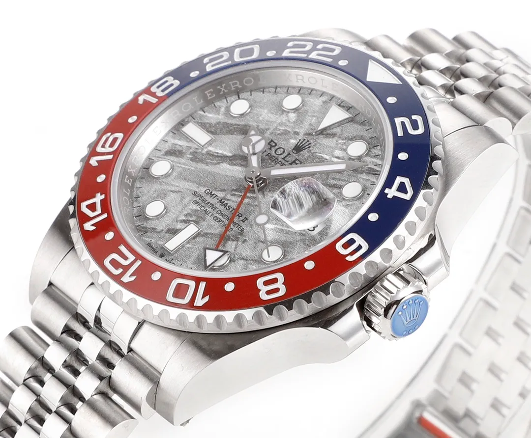 Factory C made a major breakthrough and recreated the pinnacle of the Rolex GMT-Master (Coca-Cola) one-piece red and blue ceramic ring. 🎮RK5 is the only ceramic ring in the market that is comparable to the color of the genuine product. It is shockingly launched. The steel is made of authentic imported 904L raw materials, forged and polished, and is equipped with the 3186/3285 all-in-one fully automatic mechanical movement, which is consistent with the original product. It has accurate and stable travel time. Professional testing and inspection, zero repairs! 🎮 Genuine consistent GMT needle on the second layer and quick time adjustment to adjust the calendar, 40mm, 904L steel case bracelet, sapphire mirror, super luminous, two-way ceramic rotating bezel, folding buckle. Please look for the exclusive high-end quality code: NV126688, exclusive Huan logo. Welcome to reprint! (Comes with the same screwdriver as pictured/Same day shipping)
