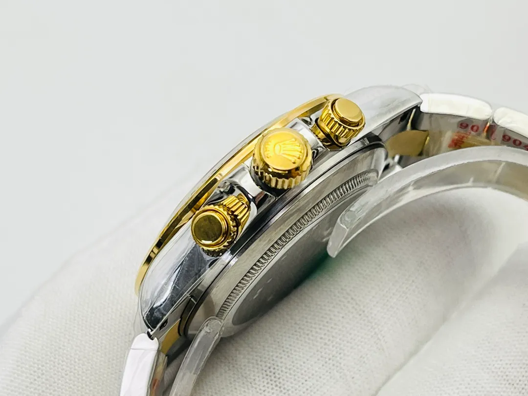 Rolex Daytona 116500LN series Daytona hot model series! Continuing the classic masterpiece started in 1963, details: 1⃣️[Movement] Equipped with Daytona's special 7750 self-winding mechanical movement, the thickness is consistent with the original product, and the timing function is perfectly realized! 2⃣️[Material] Made of 904L stainless steel that is consistent with the original, the watch strap is exquisite and perfect in workmanship! 3⃣️[Ring] The same wear-resistant ceramic bezel as the genuine product, Cerachrom ceramic solid outer ring with speed scale! 4⃣️[Lens] Scratch-resistant sapphire crystal glass mirror with excellent transparency! 5⃣️【Buckle】Oyster insurance discount with 5mm easy-adjustable link extension system! Produced by DR Factory, it must be a high-quality product. Welcome for your tasting! (Comes with a set of special watch disassembly tools + special watch storage leather case)