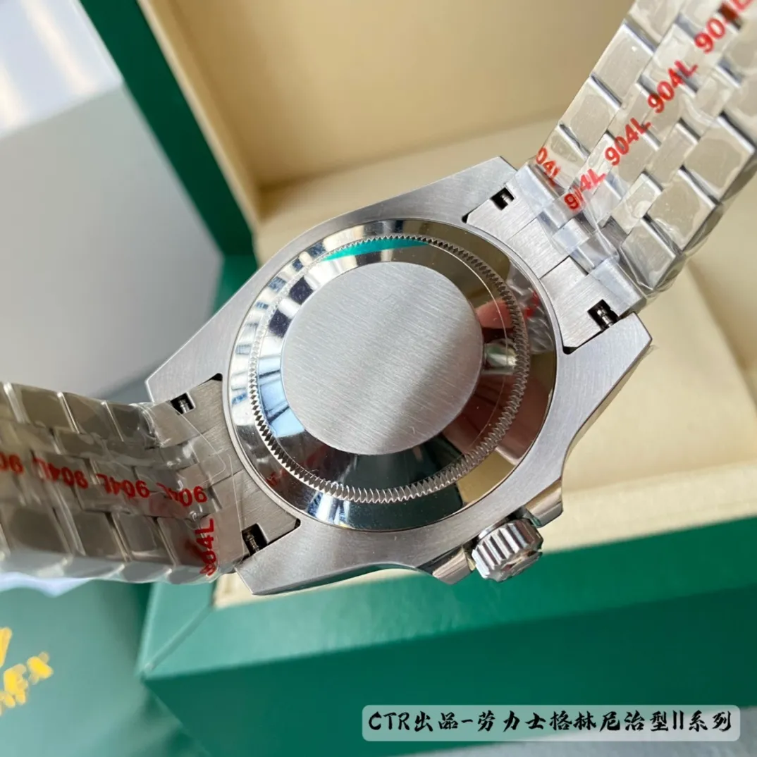 【High-end replica】💰1160! 【Customized all-in-one machine】💰1720! Rolex GMT-Master II series GMT-Master GMT single product hot model 🔥Re-engraved all visible appearances of the original, far surpassing the so-called "imitation machine" with the same craftsmanship, giving full play to the quality of the big manufacturer, meeting all kinds of "B" scenes [Color] [Movement] Imported Citizen 9015 all-in-one machine movement, factory movement detection and adjustment, the appearance details are synchronized with the original genuine product! It is truly both inside and outside [strong] [Literal] It is equipped with the high-quality surface of Laojia, the super original synchronous luminous color, strong durability, and the scale has no spots and flaws, and continues to lead the market in literal quality of the same level [Ring] It is equipped with the original ceramic ring, and the ring scale is delicate and well-proportioned, which can be compared with the big manufacturers. [Case] 316 stainless steel case, scratch-resistant sapphire crystal glass mirror, anti-reflective convex magnifying (2.5-digit) calendar window, magnification synchronized with the original, clear and transparent reading of time and calendar [strong] 🔥Top product, high quality products constantly🔥