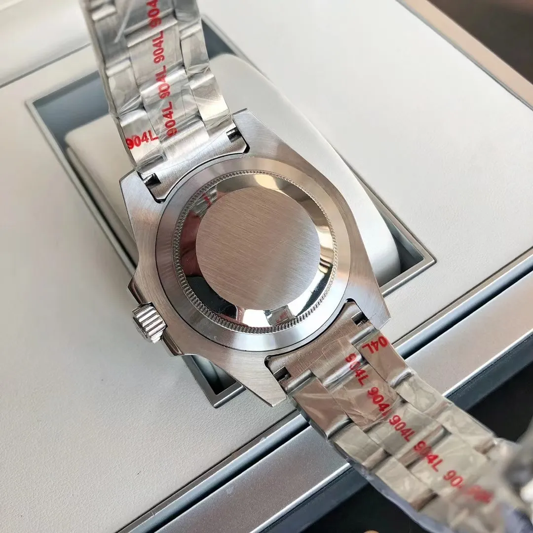 Rolex Submariner - the brightest star in the night sky. The appearance details of the built-in new Citizen movement are consistent with the original. The 2020 official synchronized new model Submariner [color] Citizen Submariner is on the occasion of the replacement of the Submariner calendar type. At the same time, GD quality control has further perfected the interpretation of Citizen watches! Redefine the quality and value standards of Citizen watches! GD quality control will work with elite accessories manufacturers to strictly inspect and select, and is committed to making more perfect Citizen watches! This time, the details of the Submariner are meticulously studied and multi-layered quality control is carried out. The specific details are as follows: 1. Large factory surface: The GD Submariner surface is friendly and cared for by the top factory in the industry. The radial pattern focusing effect on the disk surface is synchronized with the original. The logo and font on the disk are guaranteed to be comparable to the original ones. The scale and rounded corners are polished with exquisite craftsmanship! The scales are filled with imported luminous powder. The magnifying glass detects the roundness and fullness. It has super luminous effect and strong durability. ⚠️ The scales under luminous light are pure and not mixed with any stains. You are welcome to compare with the original ones from major manufacturers. 2. Original calendar: The only corrected original calendar font of the Citizen movement in the market. The only calendar font in its class is consistent with the original product. ⚠️ Please use a magnifying glass to compare the details of the calendar font! The blue-coated magnifying glass is the only synchronous original in its class in terms of its magnification factor, distance from the case, and other details. 3. Three codes in one: the entire network has the same original shipping accessories, that is, the three models and numbers of the watch, warranty card, and hangtag are the same, and there is no duplication. 4. The original ring: the milky white luminous pearl of the ceramic ring has super luminous, luminous effects, and non-luminous normal color are consistent with the original; the ring scale is filled with top-notch mercury, the first of its kind. 5. Movement guarantee: Since the GD factory has focused on Citizen movements, it has promised to eliminate the phenomenon of old machines being adulterated and shoddy! GD quality control will simultaneously screen the movement and debug it before leaving the factory! ⚠️ Please look for the exclusive quality of GD products