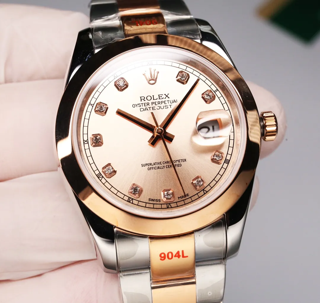 【High-end replica】💰1240! 【Customized all-in-one machine】💰1920! Taiwan factory makes strong comeback‼ ️‼ ️Outstanding work - Rolex Oyster Perpetual Datejust 41mm series watch, timeless elegance! Factory code: M126338... The 6-digit internal code is consistent with the card, and the entire set must be completed for return or exchange! [Oyster case, symbol of waterproofing] The diameter of the watch is 41mm, the thickness is consistent with the original, and the data is consistent with the genuine product 1. Classic Oyster case with triangular grooved outer ring 2. The handle adopts a screw-in design to restore the double buckle double waterproof system 3. Mirror material - anti-scratch blue crystal glass, anti-reflective convex magnification (2.5 times) calendar window [Strap details] Different watches are matched with different steel straps 1. Commemorative strap Jubilee Bracelet (five-bead belt) Material: stainless steel, commemorative type, five-row link 2. Oyster bracelet Oyster Bracelet (3-bead belt). Material: Stainless steel, head-shaped, semi-circular three-row link 3. Buckle type Folding buckle, concealed folding crown buckle [Movement] Using the exquisite and stable imported 9015 all-in-one mechanical movement, it is stable and simple, reserved, showy but not flattering, and long-lasting elegance! (Extreme reproduction requirements create high quality, playing with more than just concepts!) (Focus on original new machines) Focus is an attitude, produced by JH! The pictures were taken with a customized all-in-one machine!