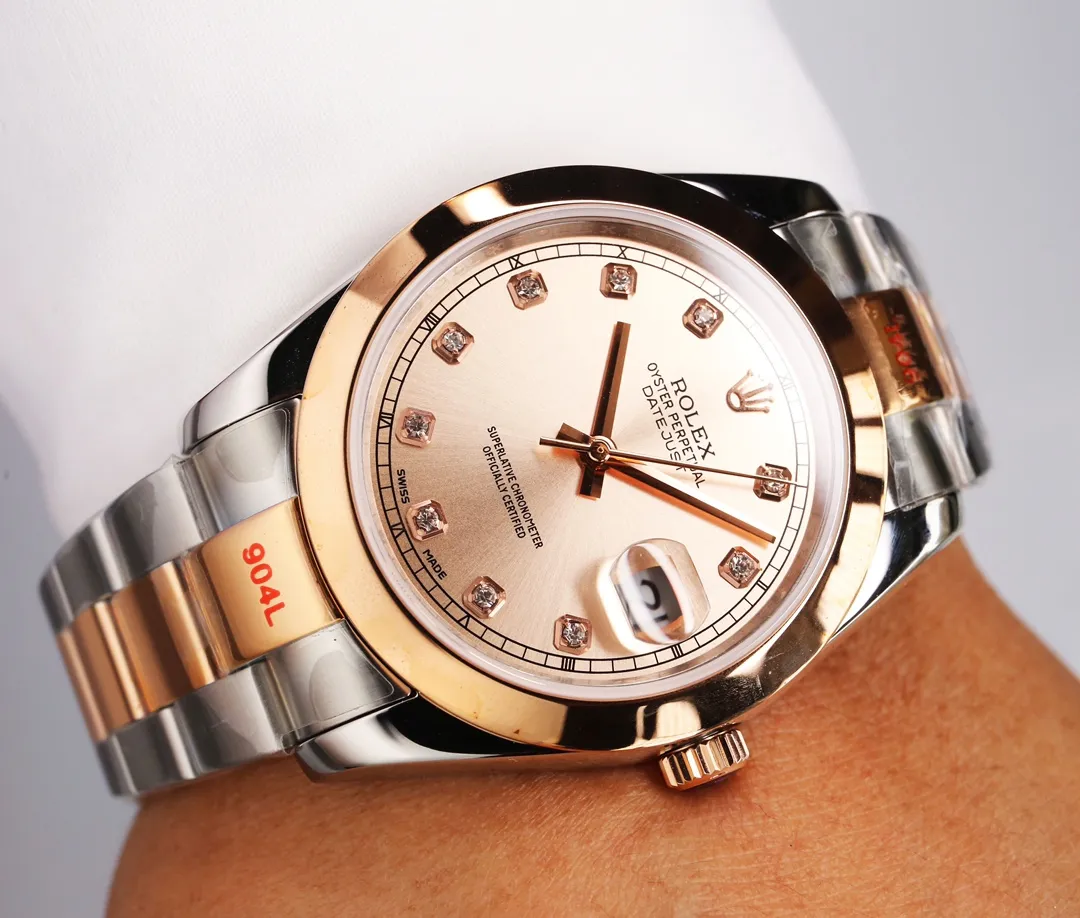 【High-end replica】💰1240! 【Customized all-in-one machine】💰1920! Taiwan factory makes strong comeback‼ ️‼ ️Outstanding work - Rolex Oyster Perpetual Datejust 41mm series watch, timeless elegance! Factory code: M126338... The 6-digit internal code is consistent with the card, and the entire set must be completed for return or exchange! [Oyster case, symbol of waterproofing] The diameter of the watch is 41mm, the thickness is consistent with the original, and the data is consistent with the genuine product 1. Classic Oyster case with triangular grooved outer ring 2. The handle adopts a screw-in design to restore the double buckle double waterproof system 3. Mirror material - anti-scratch blue crystal glass, anti-reflective convex magnification (2.5 times) calendar window [Strap details] Different watches are matched with different steel straps 1. Commemorative strap Jubilee Bracelet (five-bead belt) Material: stainless steel, commemorative type, five-row link 2. Oyster bracelet Oyster Bracelet (3-bead belt). Material: Stainless steel, head-shaped, semi-circular three-row link 3. Buckle type Folding buckle, concealed folding crown buckle [Movement] Using the exquisite and stable imported 9015 all-in-one mechanical movement, it is stable and simple, reserved, showy but not flattering, and long-lasting elegance! (Extreme reproduction requirements create high quality, playing with more than just concepts!) (Focus on original new machines) Focus is an attitude, produced by JH! The pictures were taken with a customized all-in-one machine!